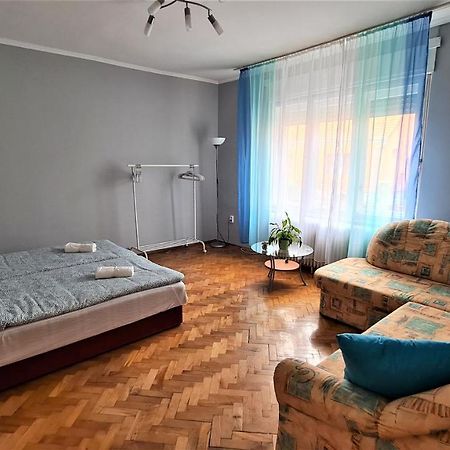 Vitorlás Apartman Sarvar Exterior foto