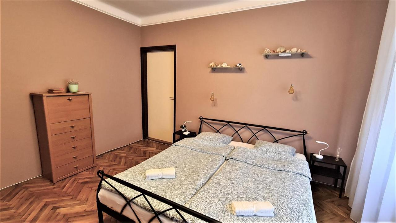 Vitorlás Apartman Sarvar Exterior foto