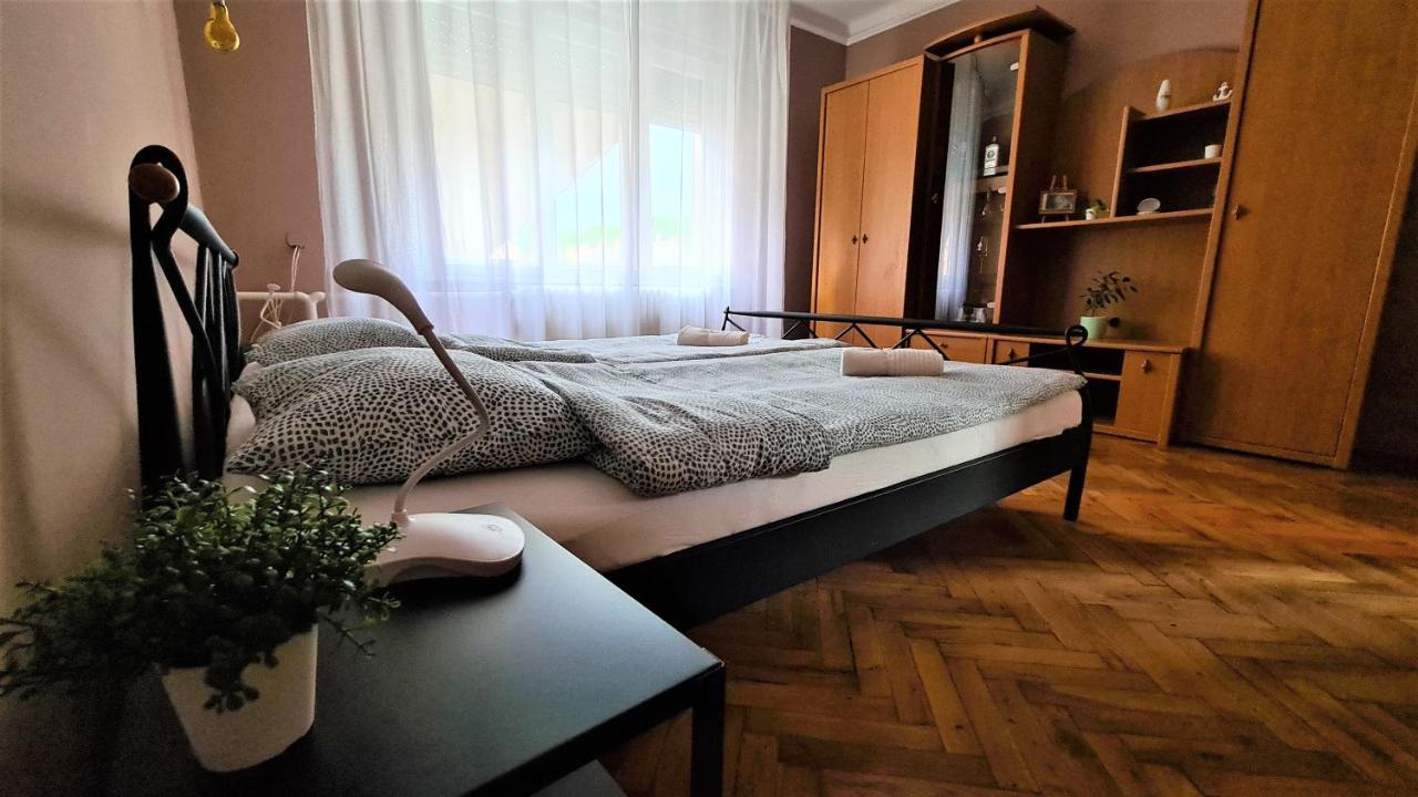 Vitorlás Apartman Sarvar Exterior foto