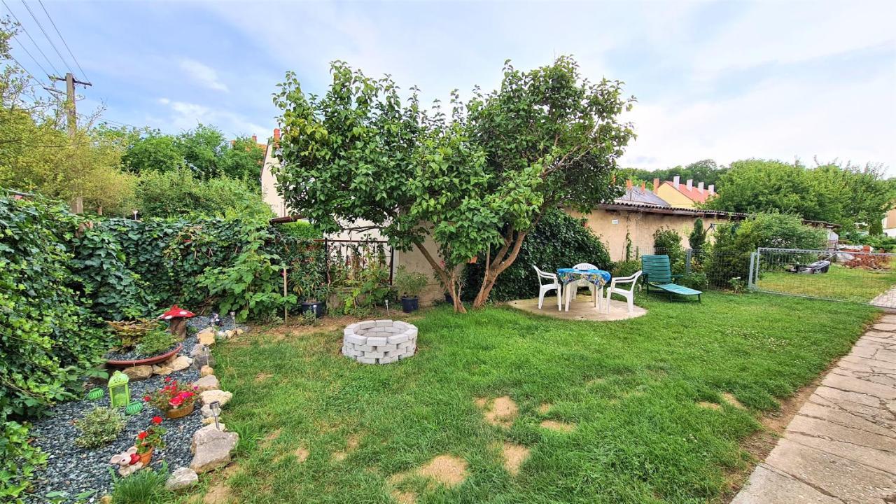 Vitorlás Apartman Sarvar Exterior foto