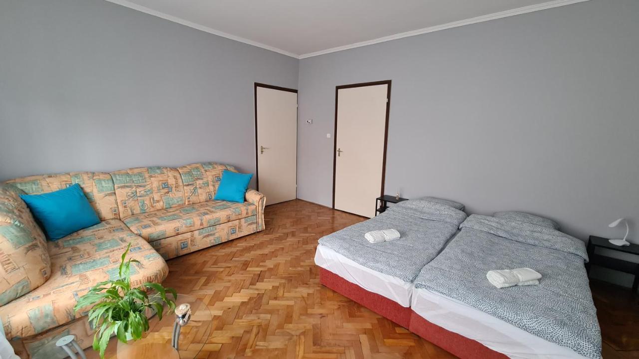 Vitorlás Apartman Sarvar Exterior foto