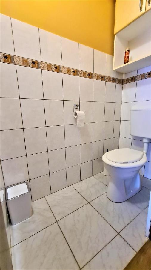 Vitorlás Apartman Sarvar Exterior foto